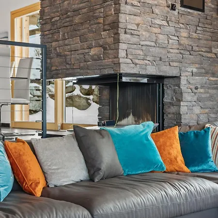 Ibex, A Cote De La Piste De Chalet Veysonnaz