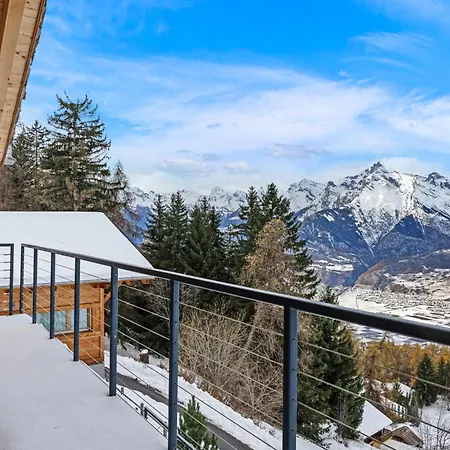 Ibex, A Cote De La Piste De *