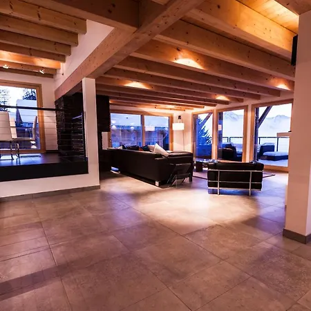 Ibex, A Cote De La Piste De