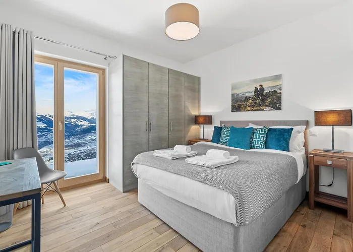 Ibex, A Cote De La Piste De Veysonnaz