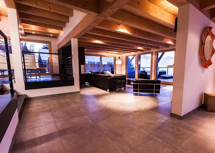 Ibex, A Cote De La Piste De